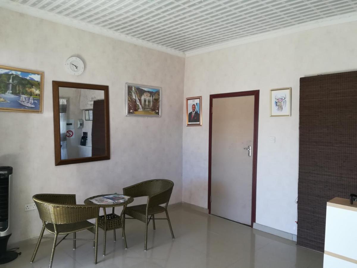 Lee Bed & Breakfast Francistown Buitenkant foto