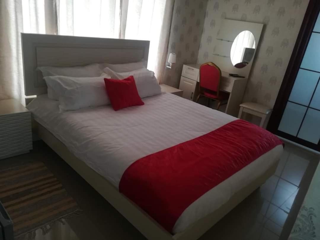 Lee Bed & Breakfast Francistown Buitenkant foto