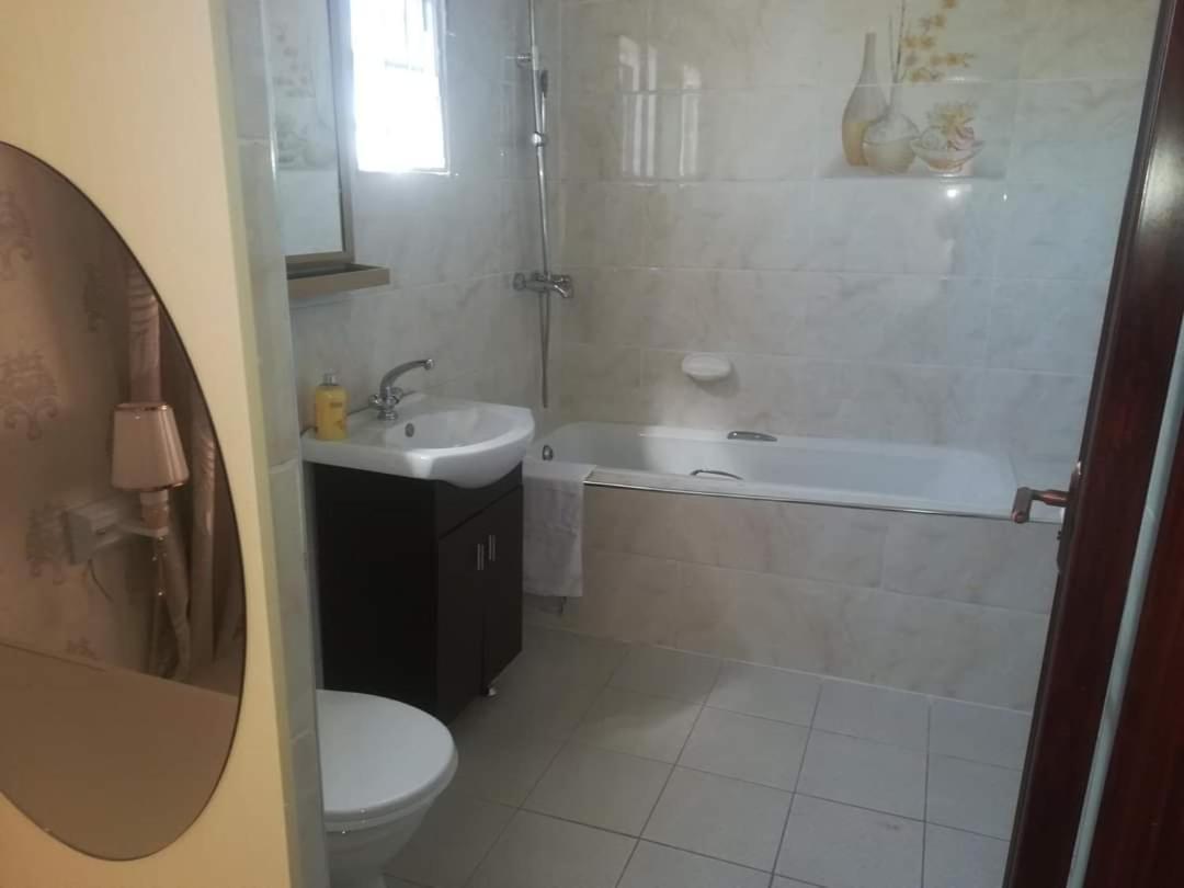 Lee Bed & Breakfast Francistown Buitenkant foto