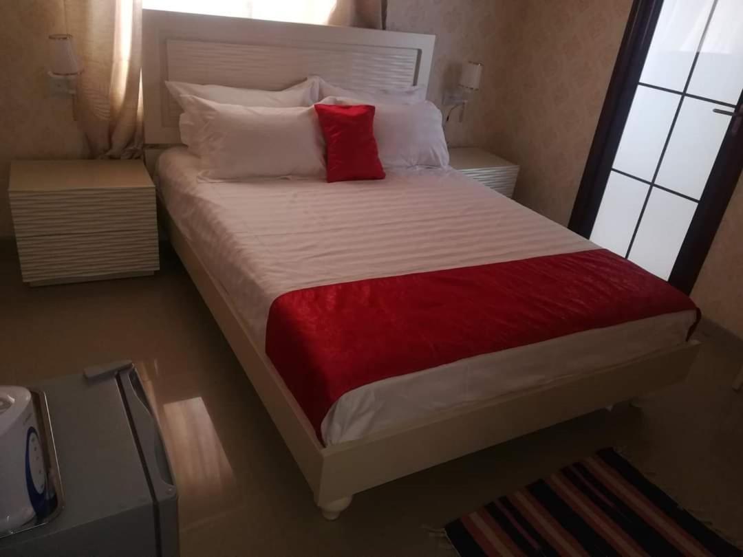 Lee Bed & Breakfast Francistown Buitenkant foto